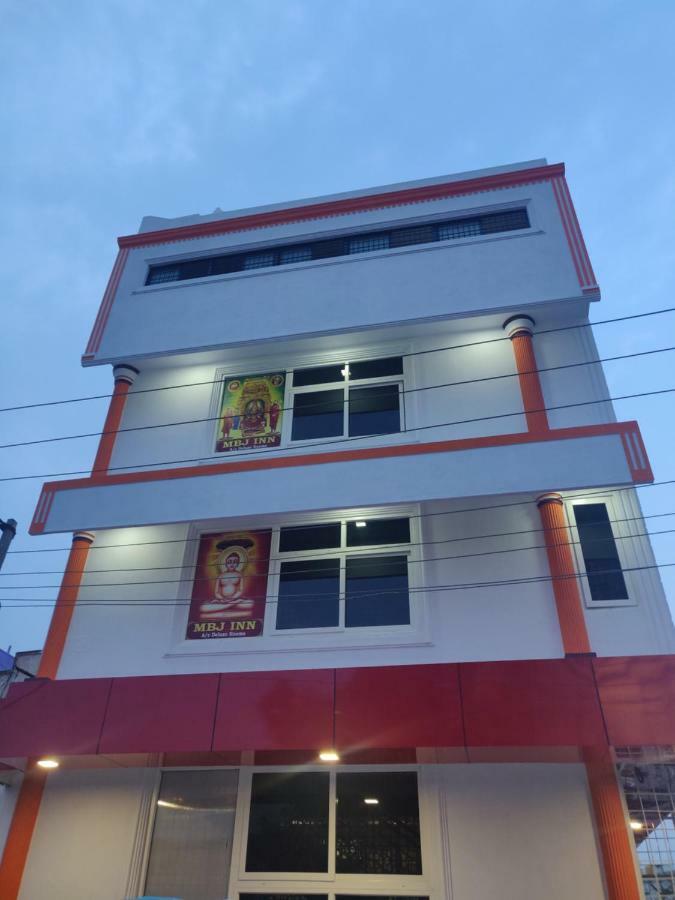 MBJ Inn- Temple View Kanchipuram Exterior foto