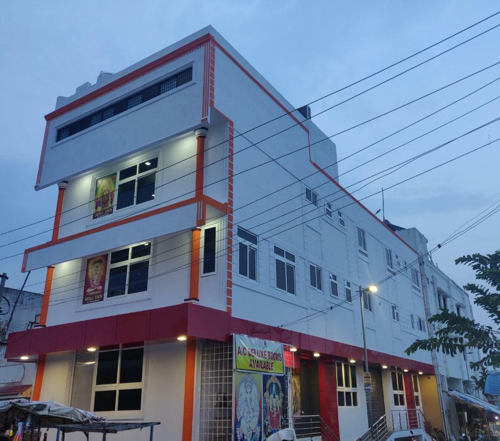 MBJ Inn- Temple View Kanchipuram Exterior foto
