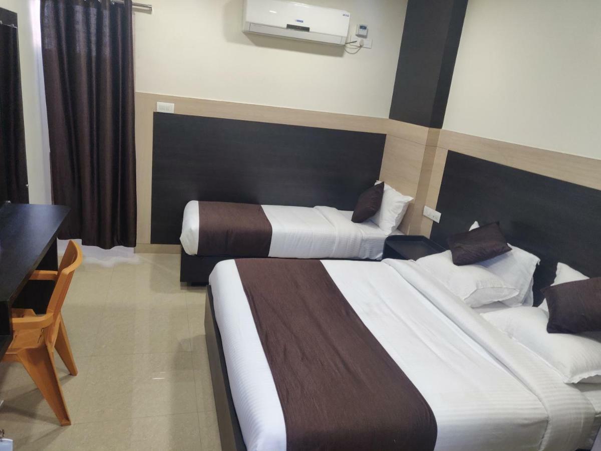 MBJ Inn- Temple View Kanchipuram Zimmer foto