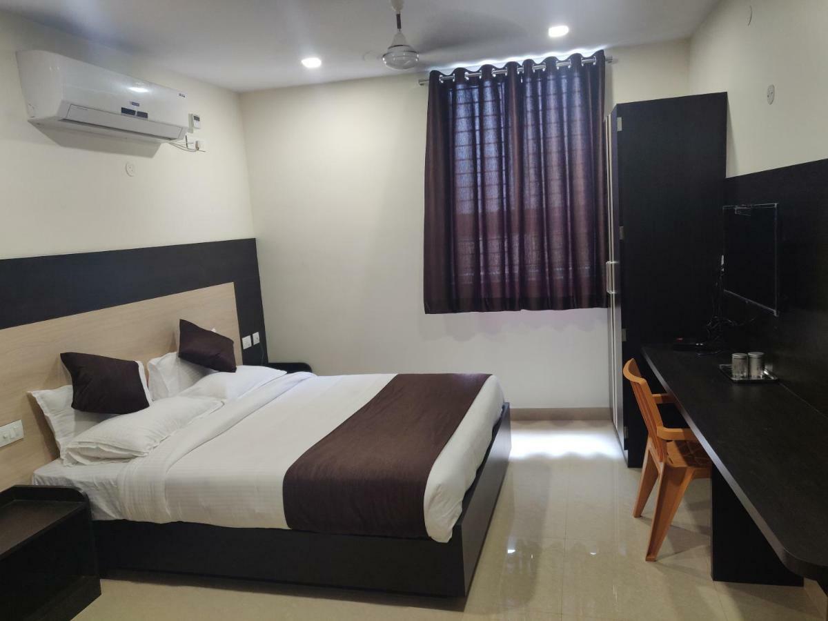 MBJ Inn- Temple View Kanchipuram Zimmer foto